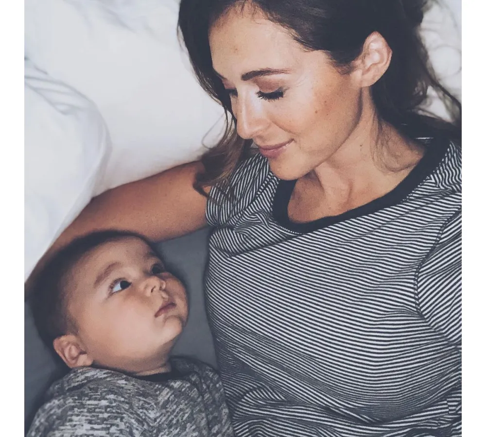 Alexa PenaVega Denies Slamming Bathroom Door on Son Kingston&rsquo;s Finger 3