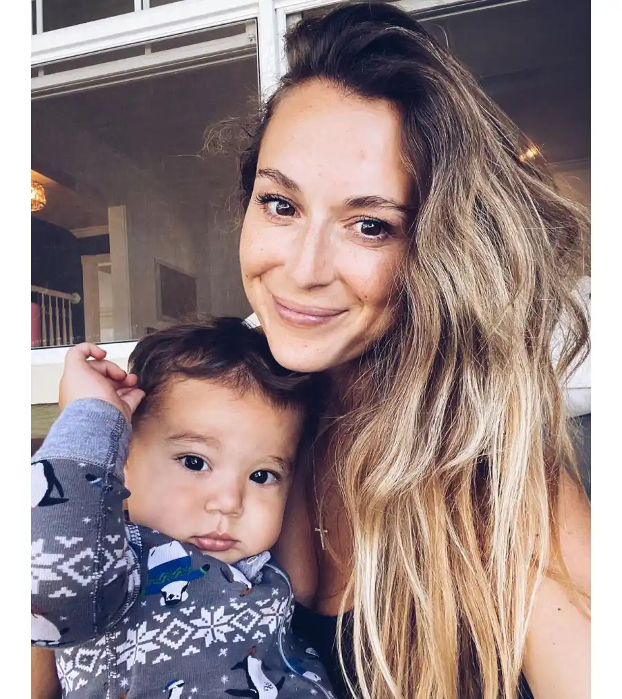 Alexa PenaVega Denies Slamming Bathroom Door on Son Kingston’s Finger 4
