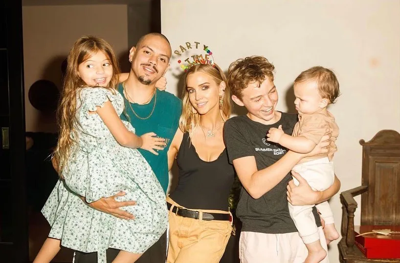 Ashlee Simpson Poses for Rare Family Photo While Celebrating 37th Birthday