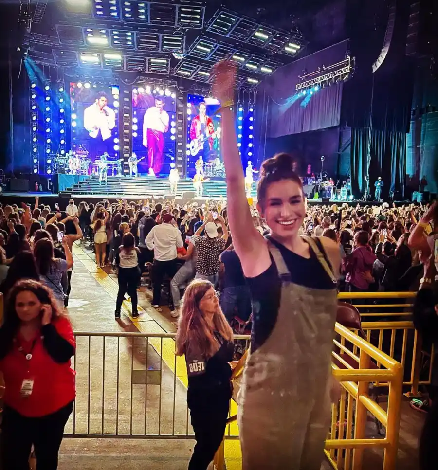 ‘Baby’s 1st Jonas Concert'! See Pregnant Ashley Iaconetti's Bump Pics