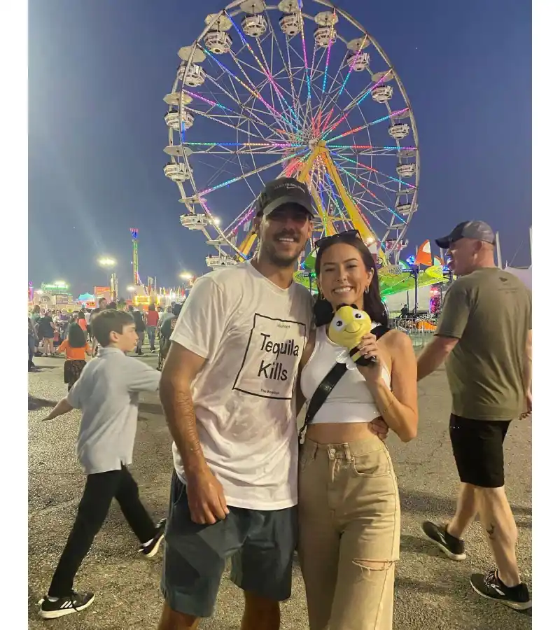 Bachelor in Paradise Noah Erb Drives His Car Into His House After Date With Abigail Heringer 4