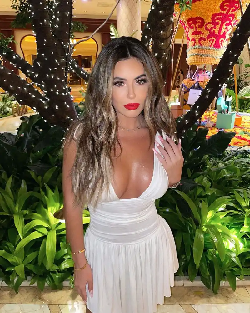 Brielle Biermann Fuzzy Pink Prada Bucket Hat Is Peak Fall Fashion