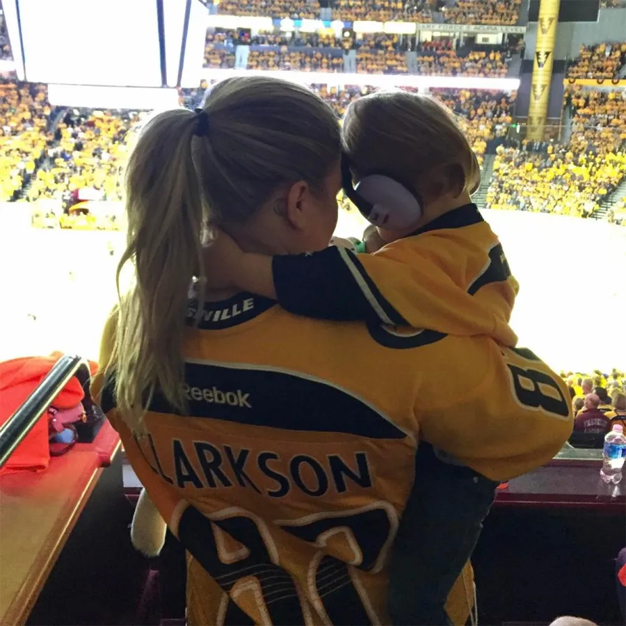 Celebrities Who Love Hockey: Carrie Underwood, Justin Bieber, Vince Vaughn and More