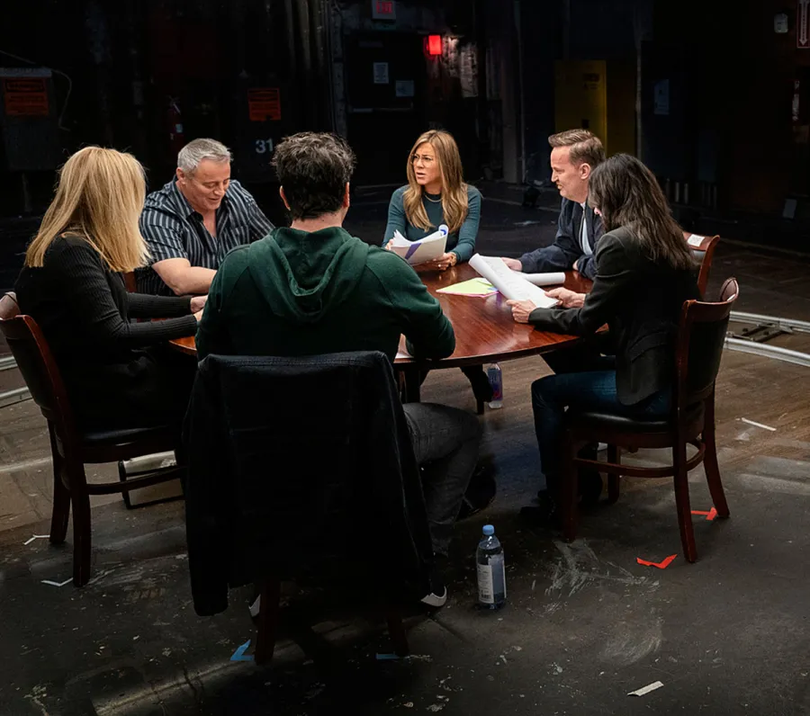 Celebrities Who Recreated Their Most Iconic Roles Over Years Matt Leblanc Lisa Kudrow Courteney Cox Jennifer Aniston David Schwimmer Matthew Perry