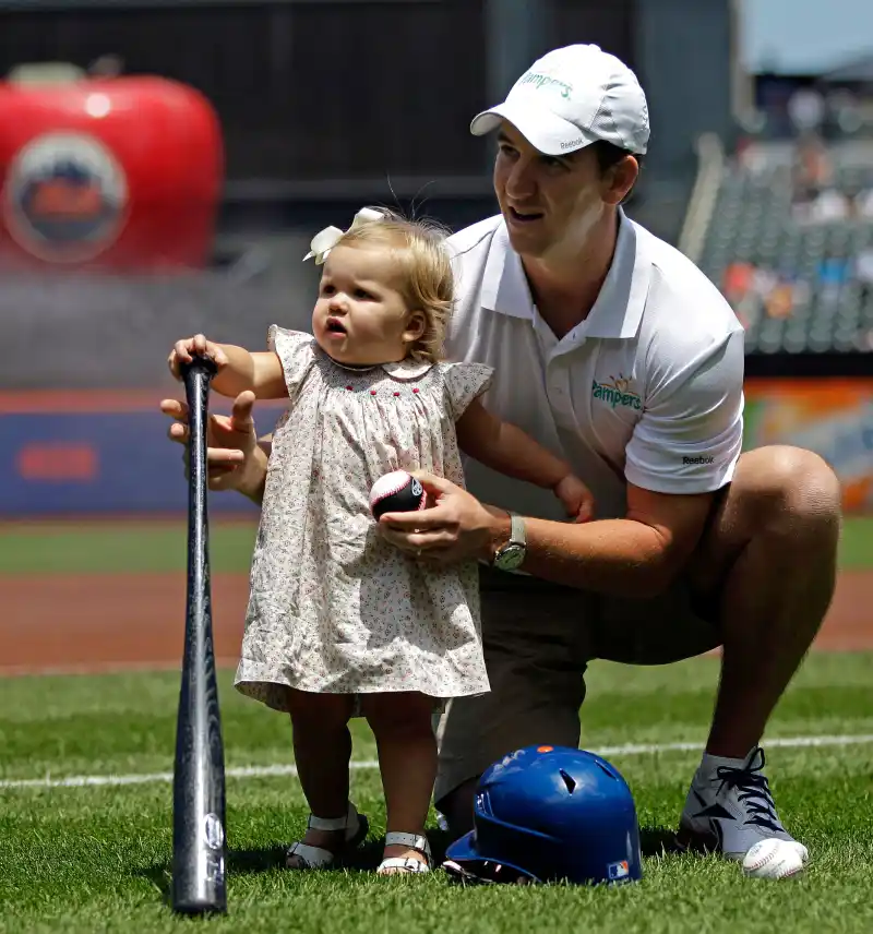 Eli Manning 02 Eli Manning and Peyton Manning Sweetest Photos With Their Kids