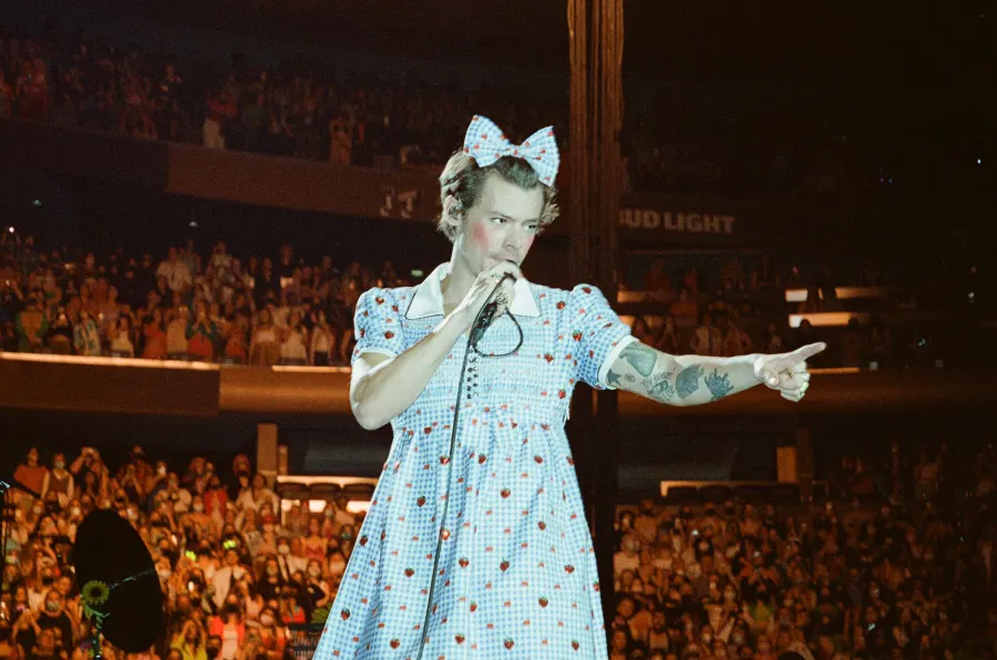 Harry Styles Performs in Dorothy Costume Halloween 2021