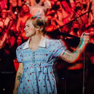 Harry Styles Performs in Dorothy Costume Halloween 2021