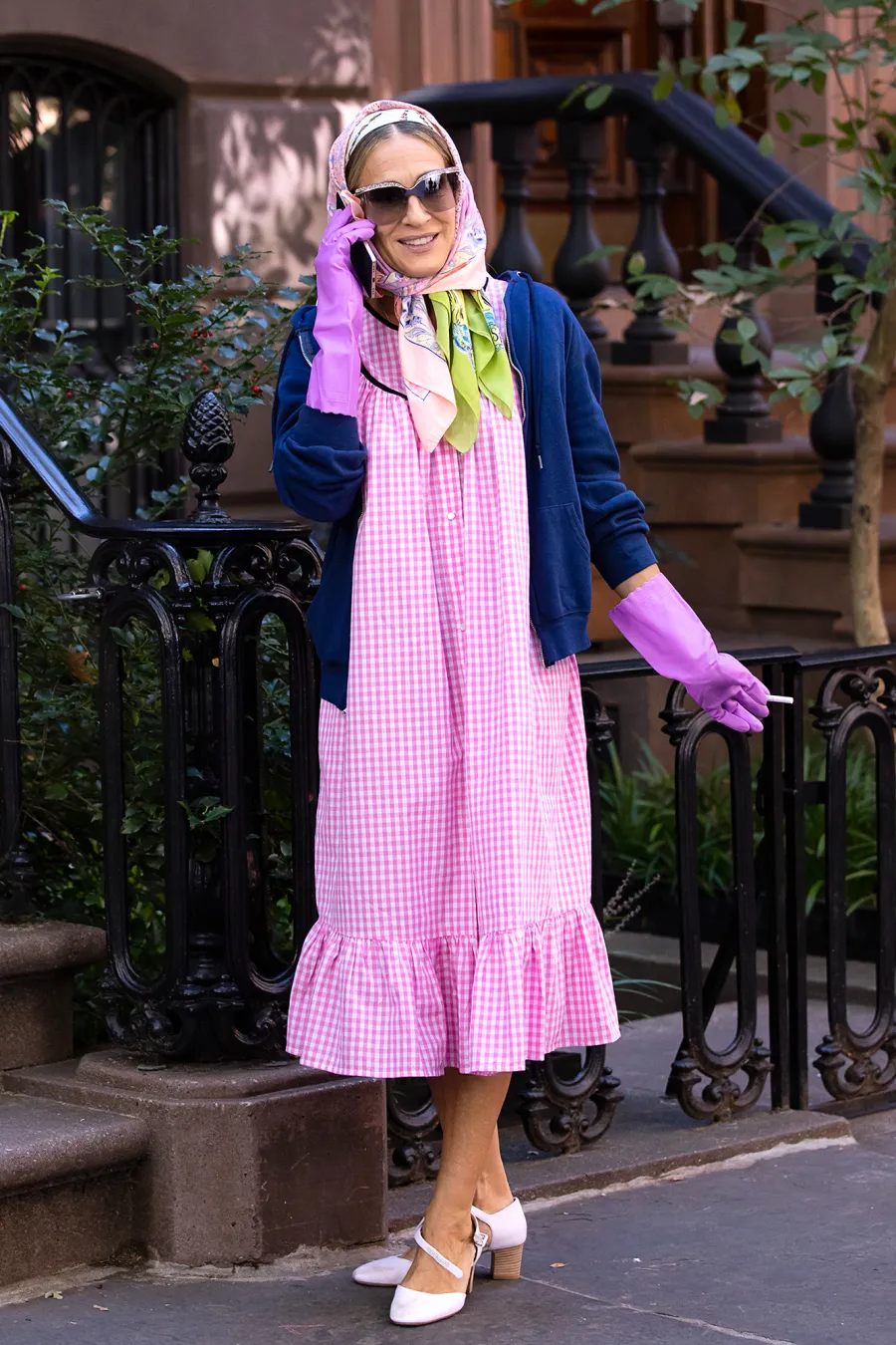 Kitten Heels! SJP Wears Granny-Inspired Look on ‘SATC’ Revival