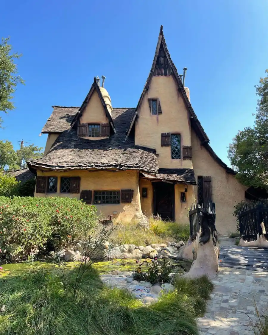 Kourtney Kardashian and Kylie Jenner Are Ready for Halloween: See Their Fall Decor