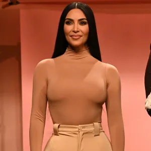 LOL! Watch Kim Kardashian Being Rushed Off ‘SNL’ Stage Between Skits