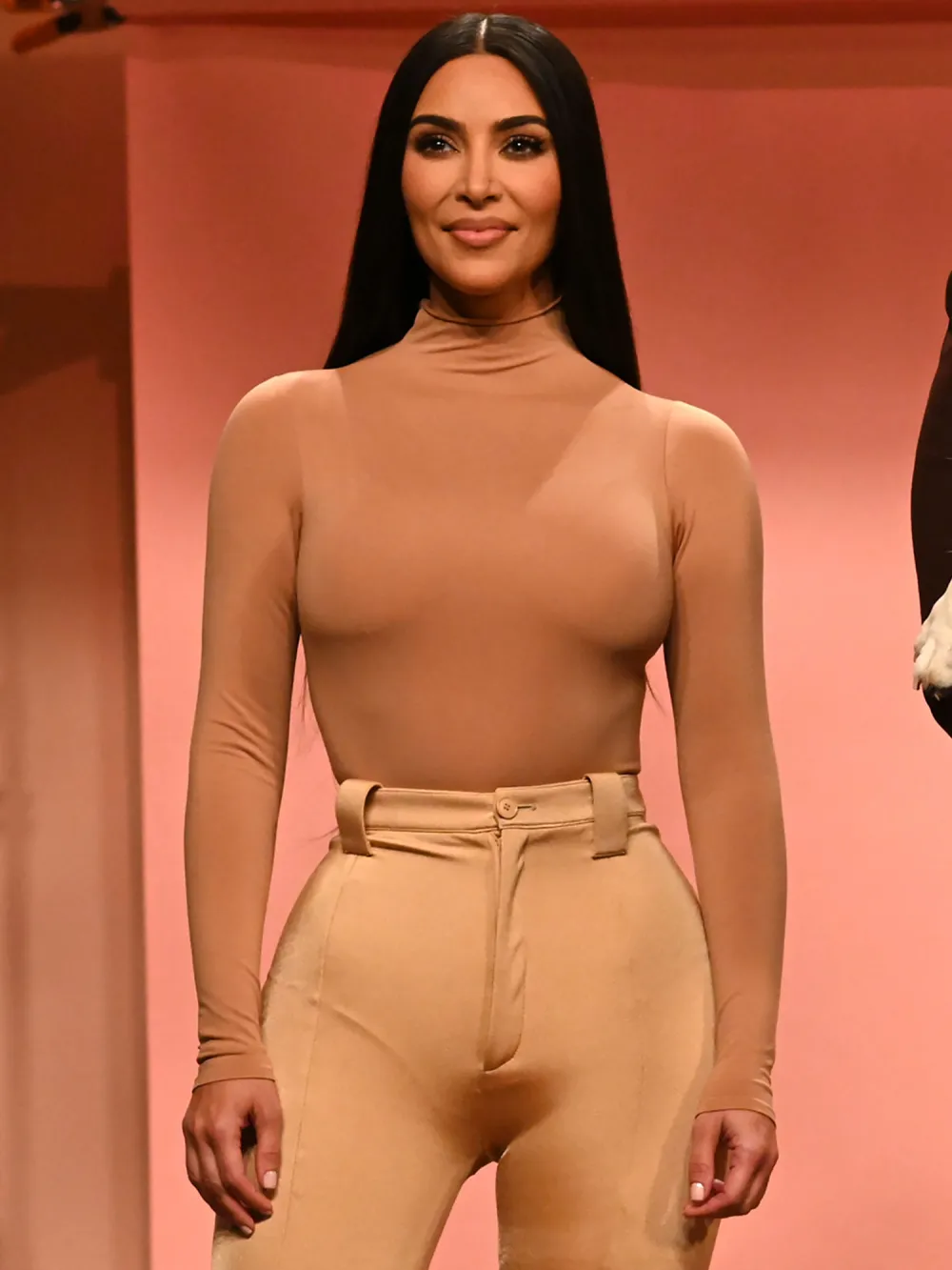 LOL! Watch Kim Kardashian Being Rushed Off &lsquo;SNL&rsquo; Stage Between Skits