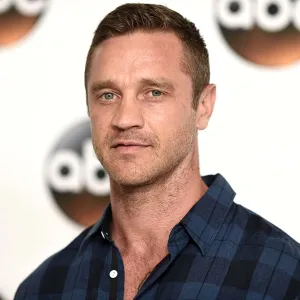 Looking Back Devon Sawa Hilariously Recaps His Past Fashion Choices