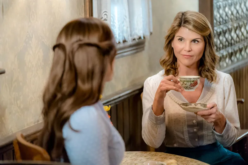 Lori Loughlin Returns TV Everything Know About Her When Hope Calls Comeback