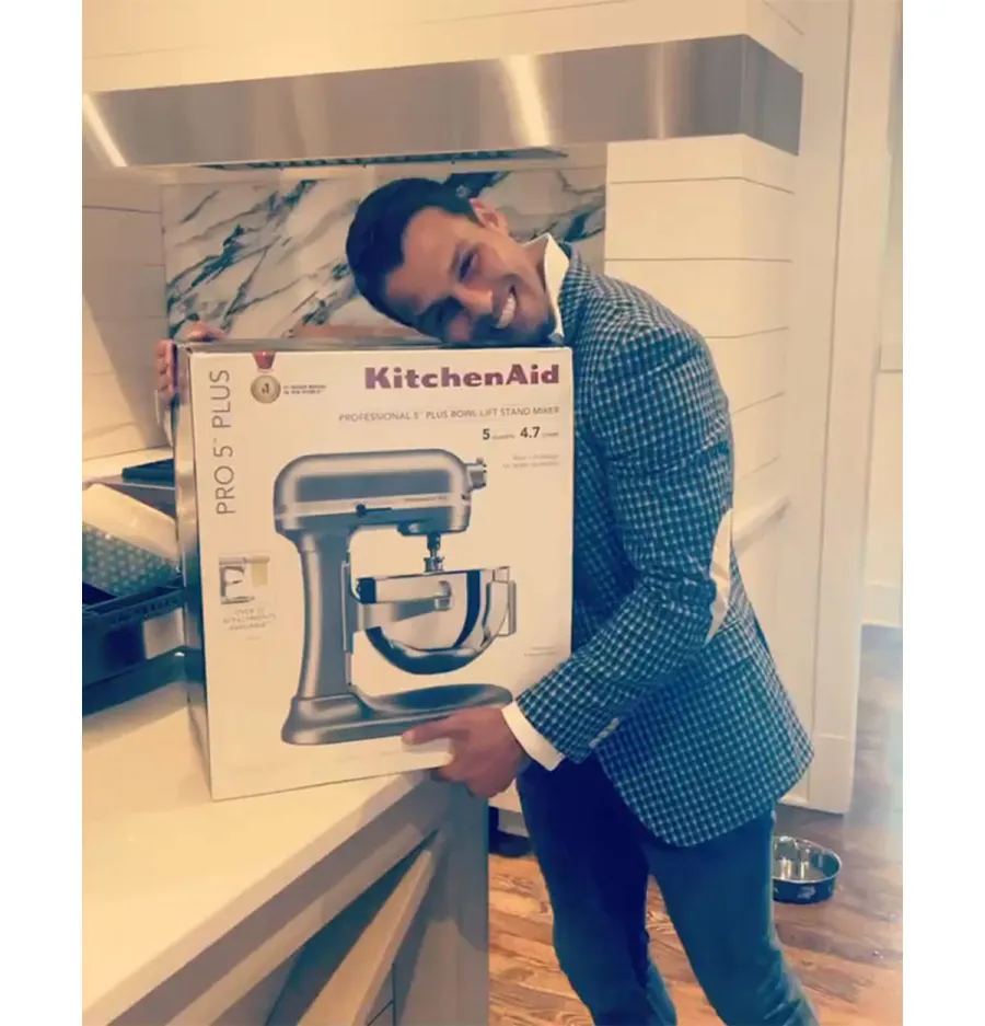 Miranda Lambert Celebrates Dreamboat Husband Brandon McLoughlan 30th Birthday 4