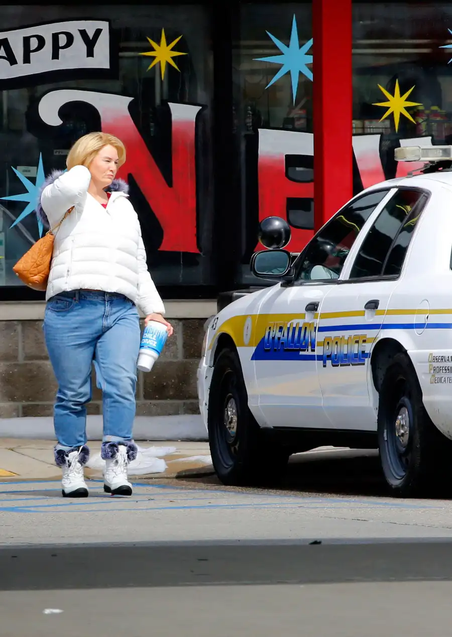 Renee Zellweger Looks Unrecognizable as Pam Hupp for NBC Upcoming Show The Thing About Pam 10