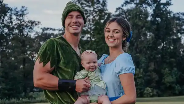 Sadie Robertson and Christian Huff Dress in ‘Peter Pan’ Costumes for Daughter Honey's 1st Halloween: Pics