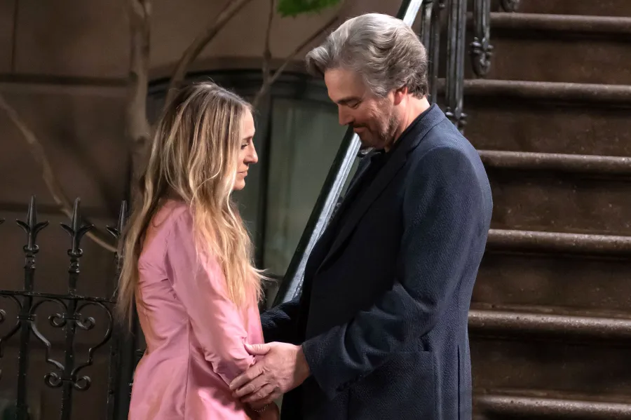 Sex and the City SATC And Just Like That Carrie Kissing New Man Sarah Jessica Parker Jon Tenney 3