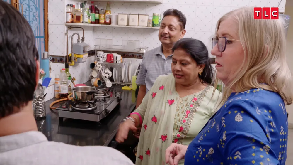 Sumit's Mom Teaches Jenny How to Clean the House in &lsquo;90 Day Fiance: The Other Way&rsquo; Sneak Peek