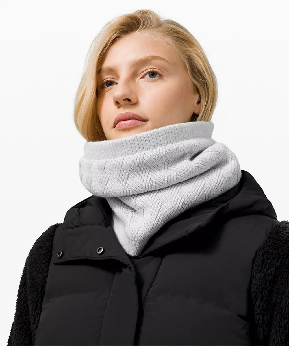 lululemon-holiday-gifts-neck-warmer