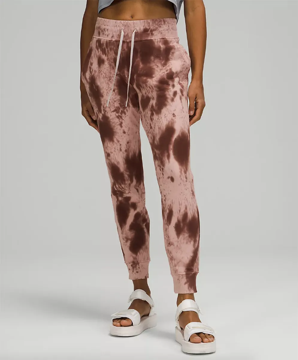 lululemon-holiday-gifts-tie-dye-joggers