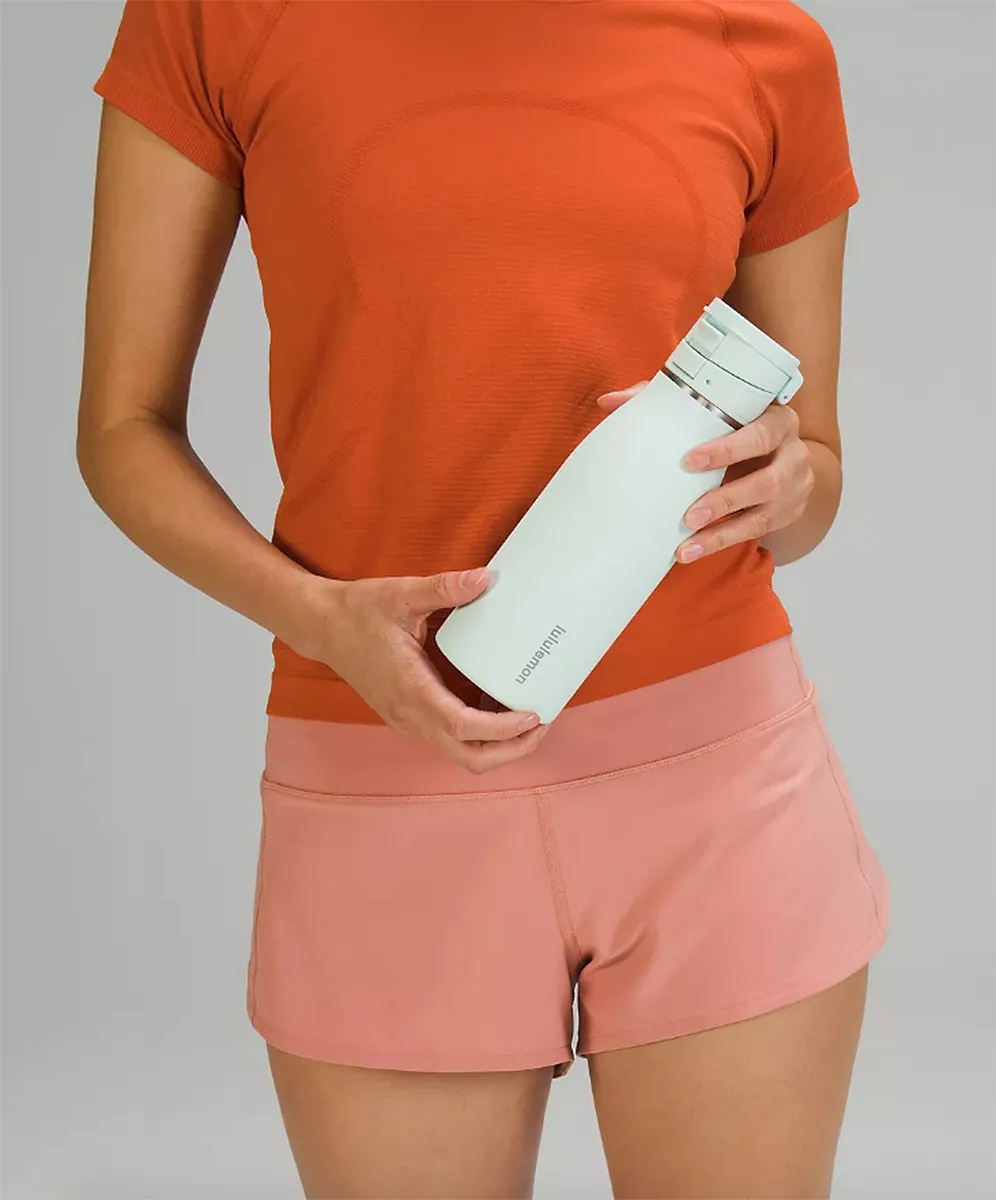 lululemon-holiday-gifts-water-bottle