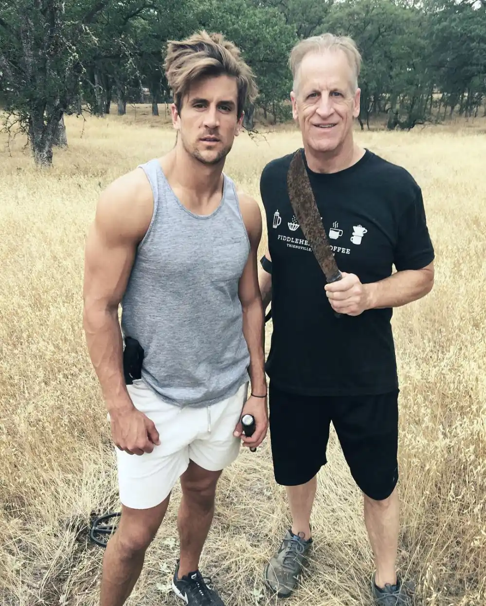 Aaron Rodgers Estranged Dad Shows Support For Son Amid COVID-19 Vaccine Controversy