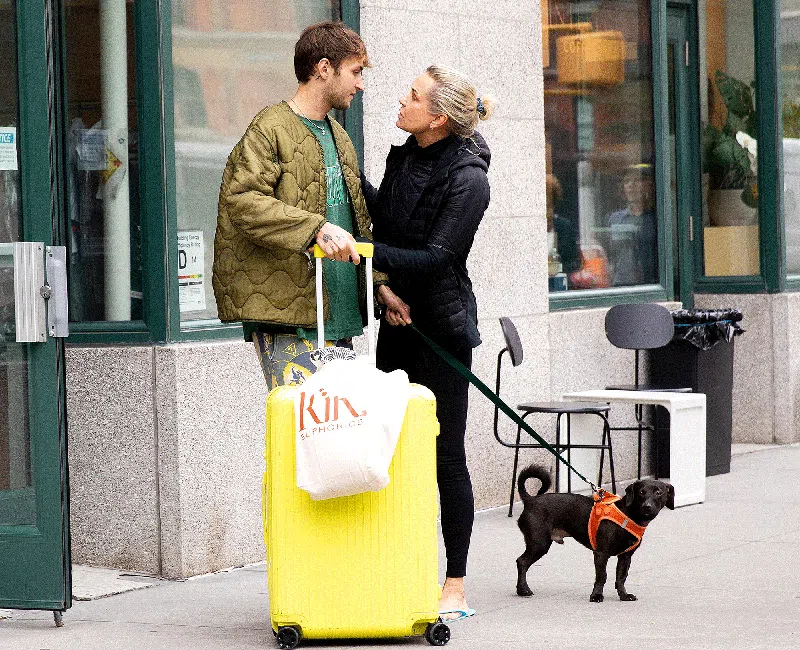 Anwar Hadid and Yolanda Hadid They Love Their Mamas Just Like Us