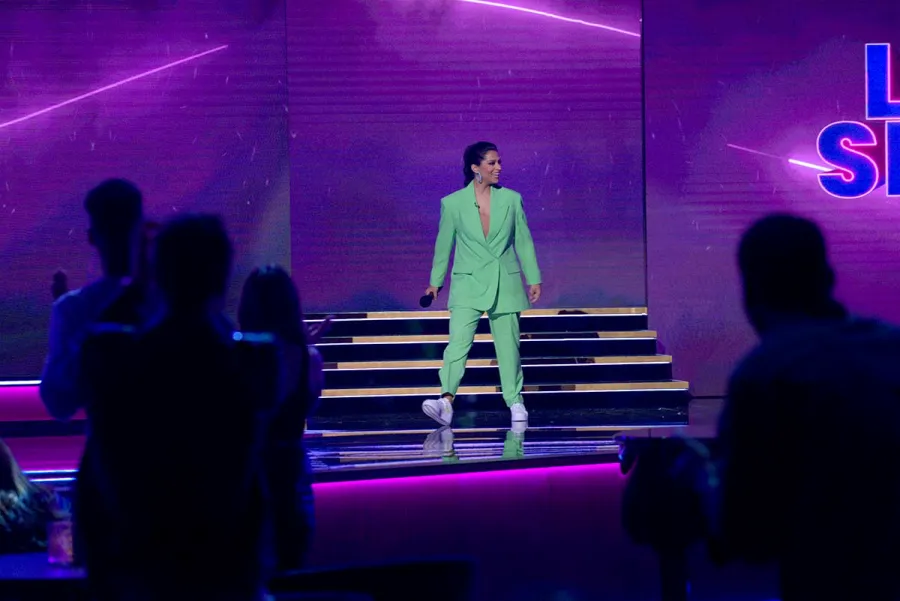 Bring Laughs Everything We Know About Jonas Brothers Family Roast