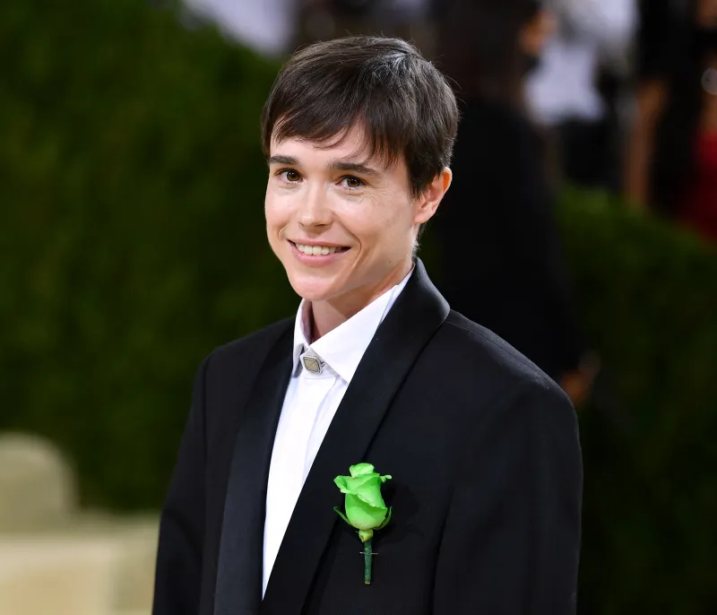 Elliot Page Shows Off 6-Pack Abs in Proud Shirtless Selfie 2