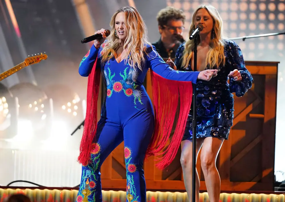 First Up Miranda Lambert Kicks Off 2021 CMAs With Fierce Performance