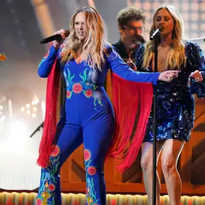 First Up Miranda Lambert Kicks Off 2021 CMAs With Fierce Performance