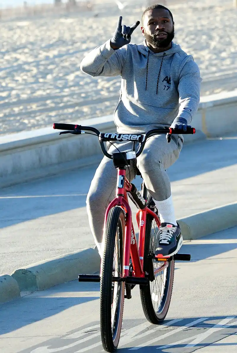 Floyd Mayweather Jr They Head Out For A Spin Just Like Us