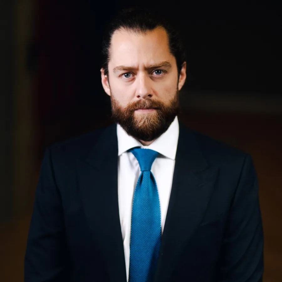 From Scotland With Love What Outlander Cast Looks Like Real Life Richard Rankin