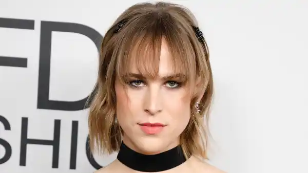 The Liner! Those Lips! Get the Breakdown on Tommy Dorfman’s Smoky 2021 CFDA Awards Glam