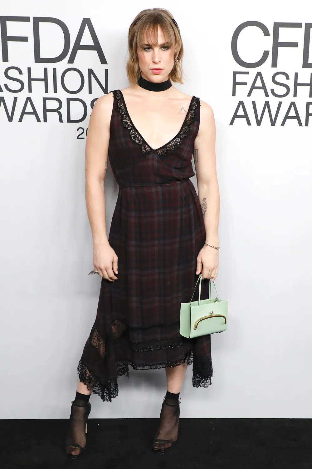 The Liner! Those Lips! Get the Breakdown on Tommy Dorfman&rsquo;s Smoky 2021 CFDA Awards Glam