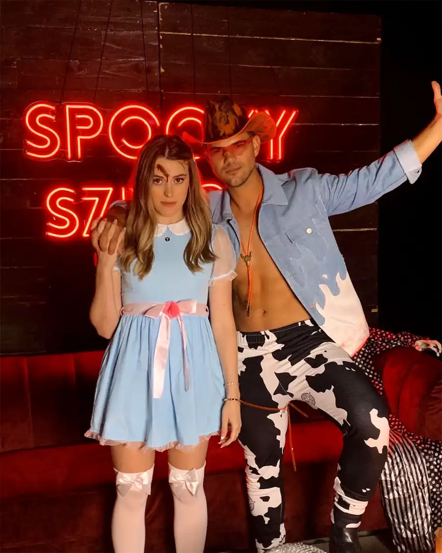 Halloween couples costumes