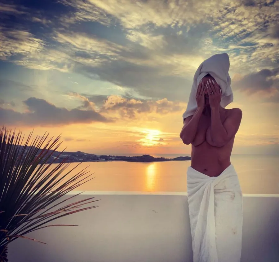 Heidi Klum Strips Down Mykonos Sunrise Soooo Pretty