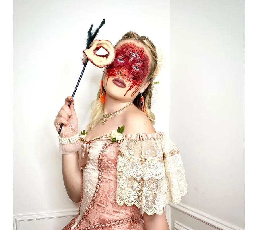 How Tori Spelling Spent Halloween Amid Dean McDermott Split Speculation 16