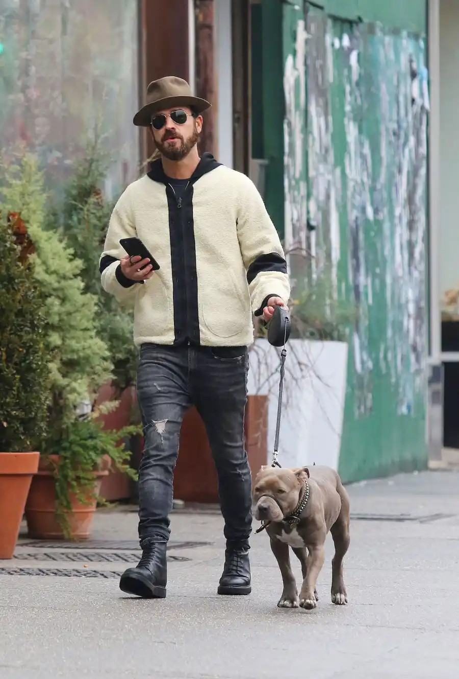 Jake Ryan Chris Hot Hunks Walking Their Dogs Justin Theroux