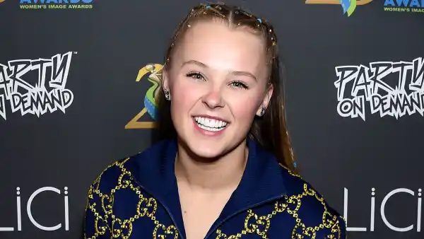 2021 American Music Awards JoJo Siwa Stuns in Dress, Heels for the 'First Time' Ever on AMAs Carpet
