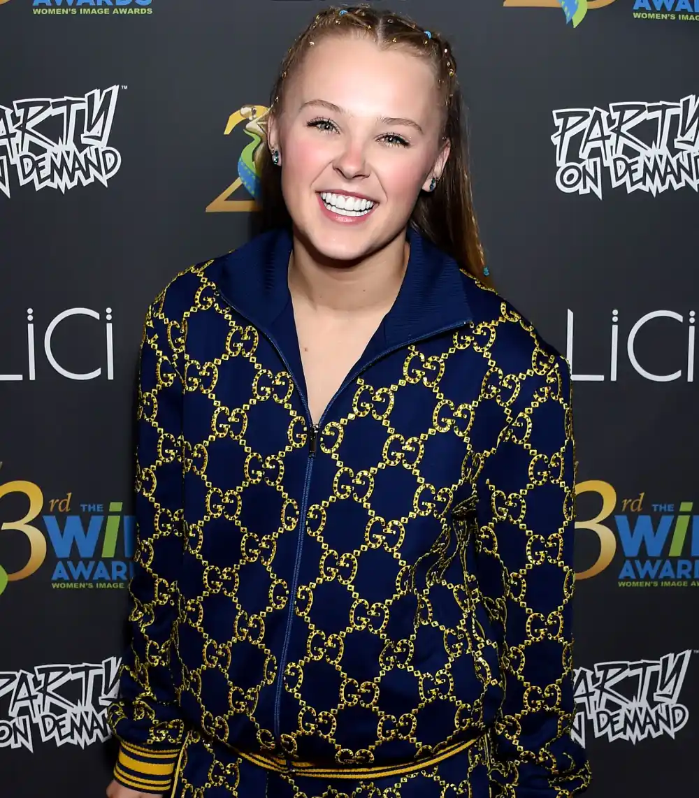 2021 American Music Awards JoJo Siwa Stuns in Dress, Heels for the 'First Time' Ever on AMAs Carpet