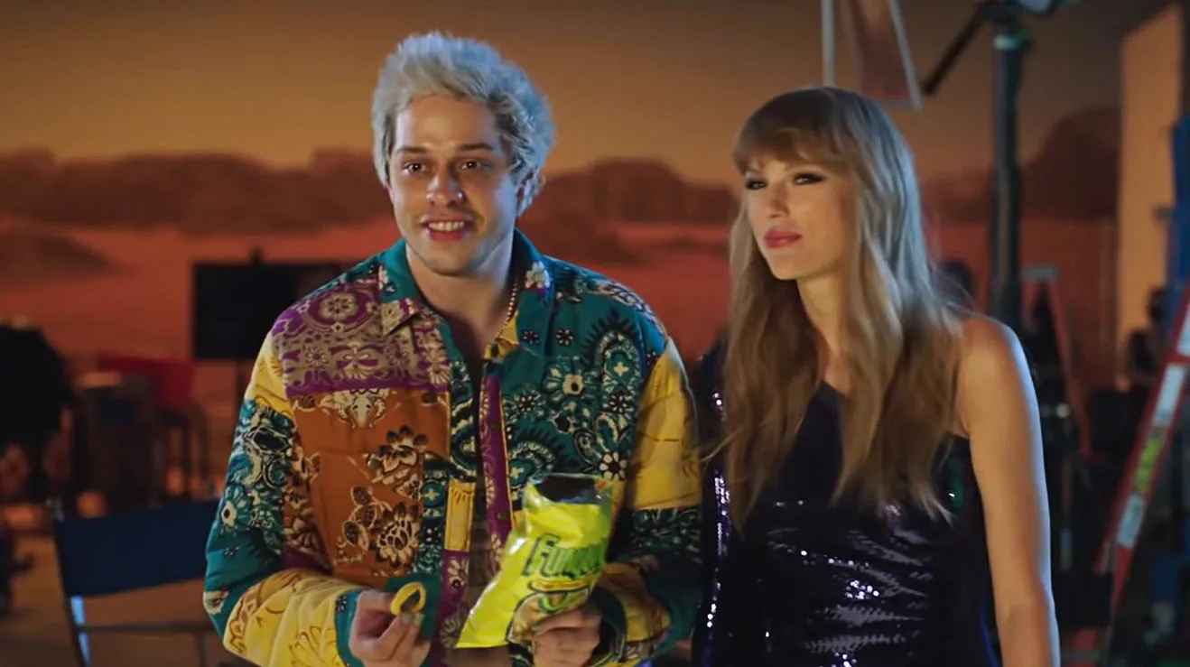 Pete Davidson Enlists Taylor Swift for ‘SNL’ Sketch and Pokes Fun at His Celebrity Status
