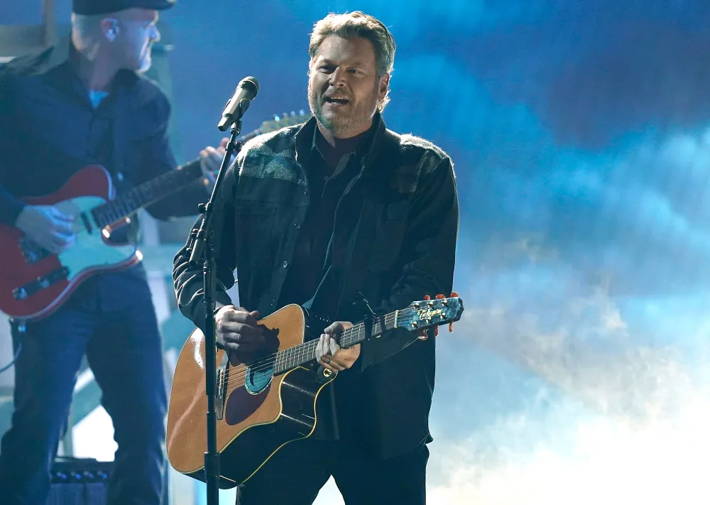 Sing It Blake Shelton Gives Edgy Performance 2021 CMA Awards