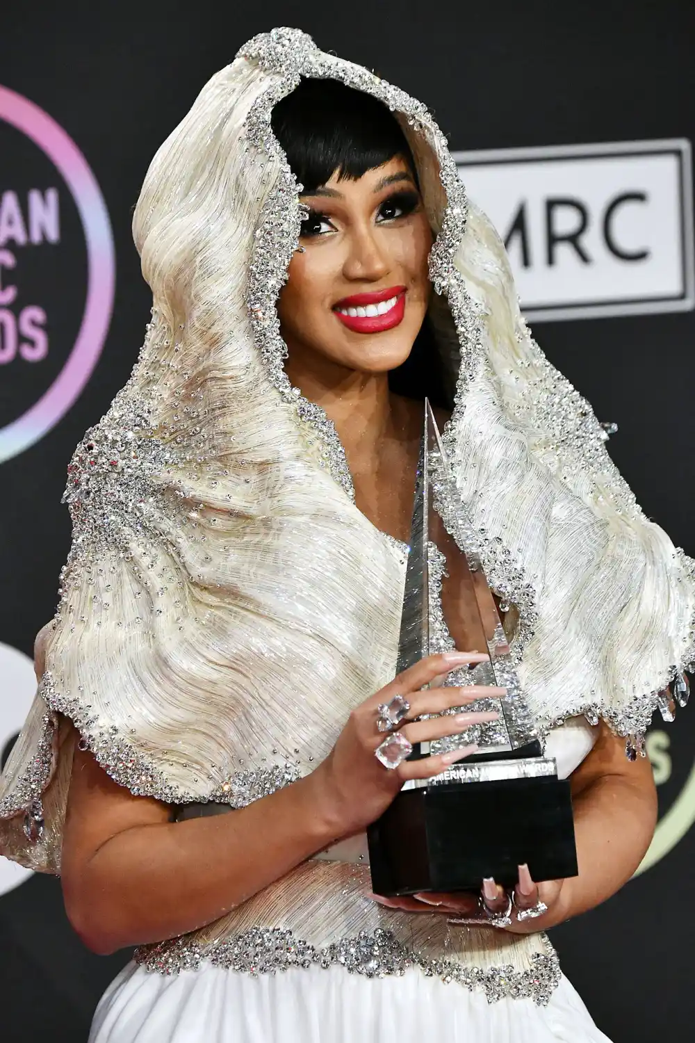 The Internet Is Absolutely Losing It Over Cardi B Full Face Gold Mask AMAs