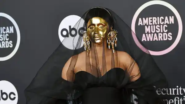 The Internet Is Absolutely Losing It Over Cardi B Full Face Gold Mask AMAs