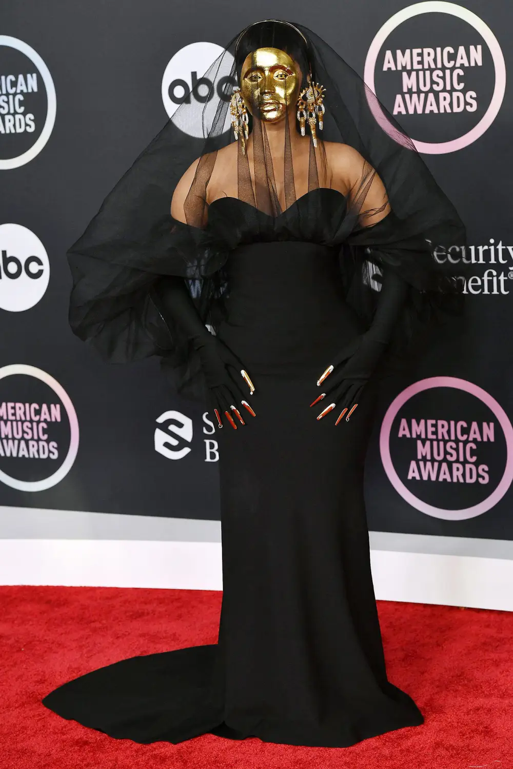 The Internet Is Absolutely Losing It Over Cardi B Full Face Gold Mask AMAs