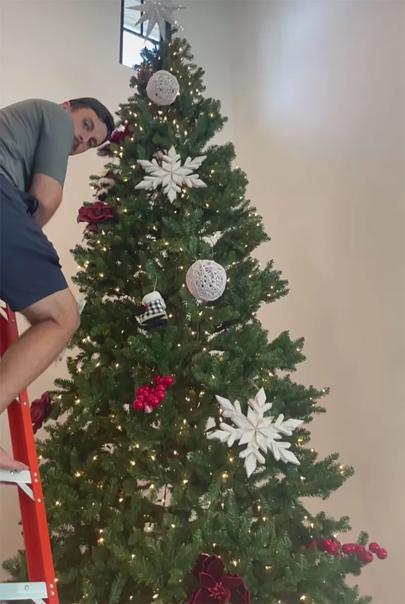 Jade Roper Tis the Season Joanna Gaines Candace Cameron Bure and More Celebs Already Decorating for the 2021 Holidays