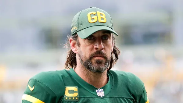 What Is Covid Toe Aaron Rodgers Shows Off Bare Foot During Press Conference