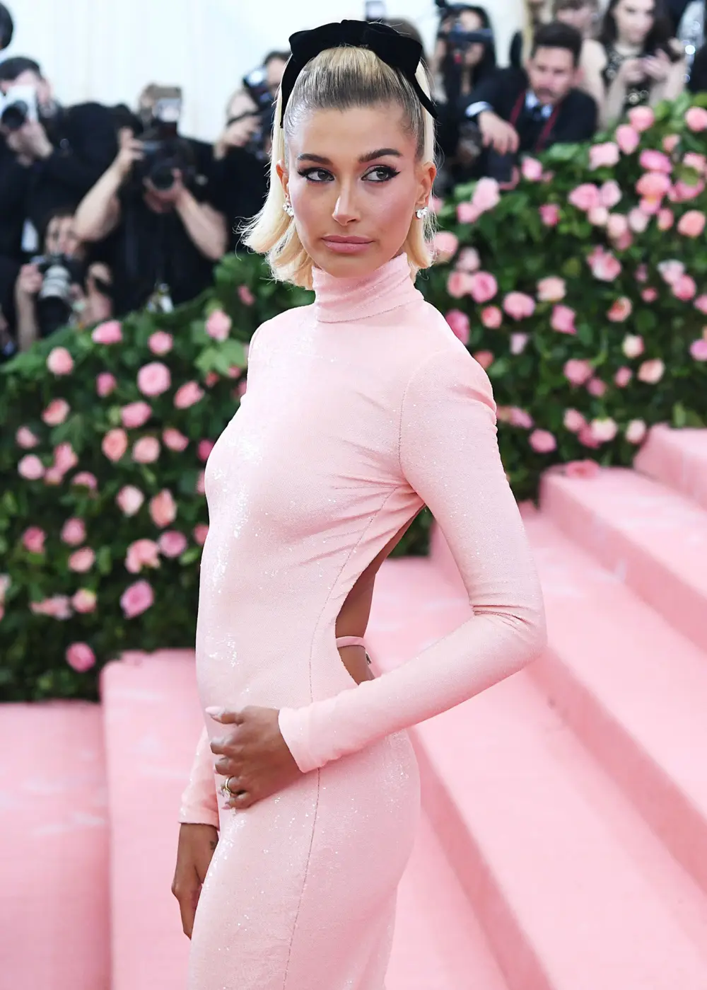 Why Hailey Baldwin Believes She&rsquo;s &lsquo;Cursed&rsquo; By the Met Gala