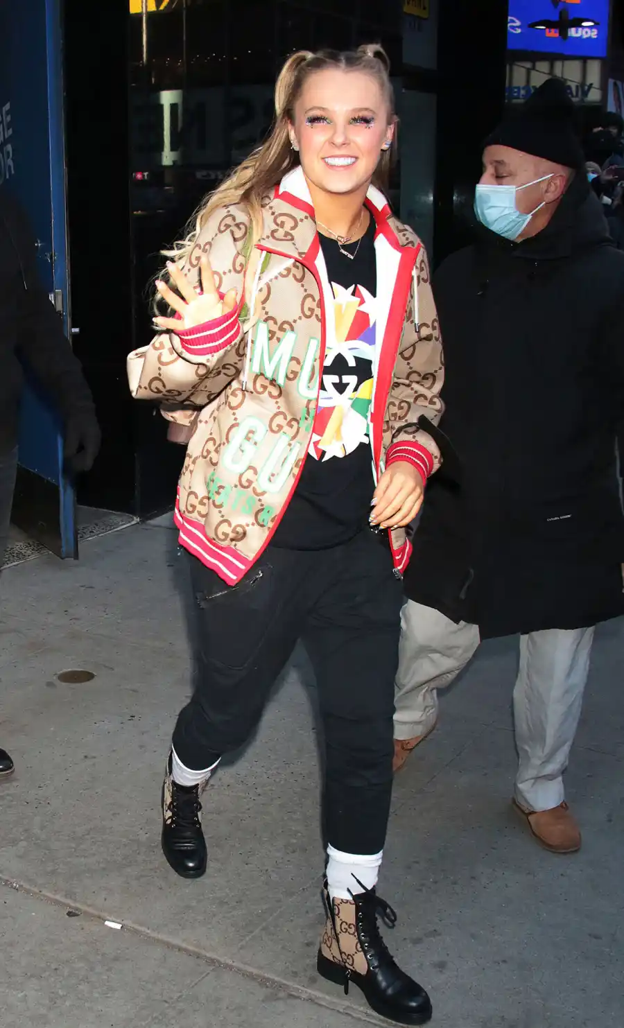 About Last Night: See the Best-Dressed Stars on the Red Carpet and Beyond